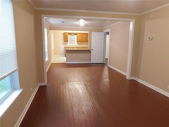 3rd image of 1501 N Ross Ave