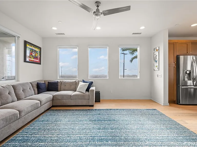1068 Hampton Dr — Photo 13