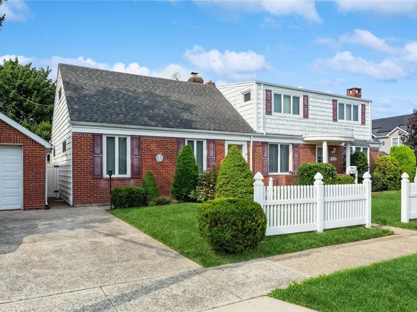 159 Lafayette Street, Williston Park, NY 11596