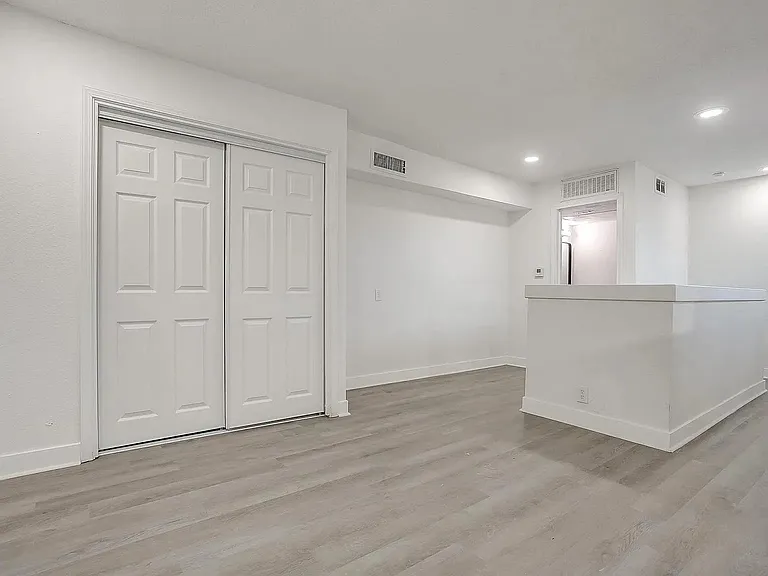 7900 Brookriver Dr #1724 — Photo 4