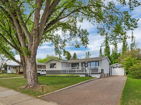5432 S 46th Ave, Lacombe, AB T4L 1N1