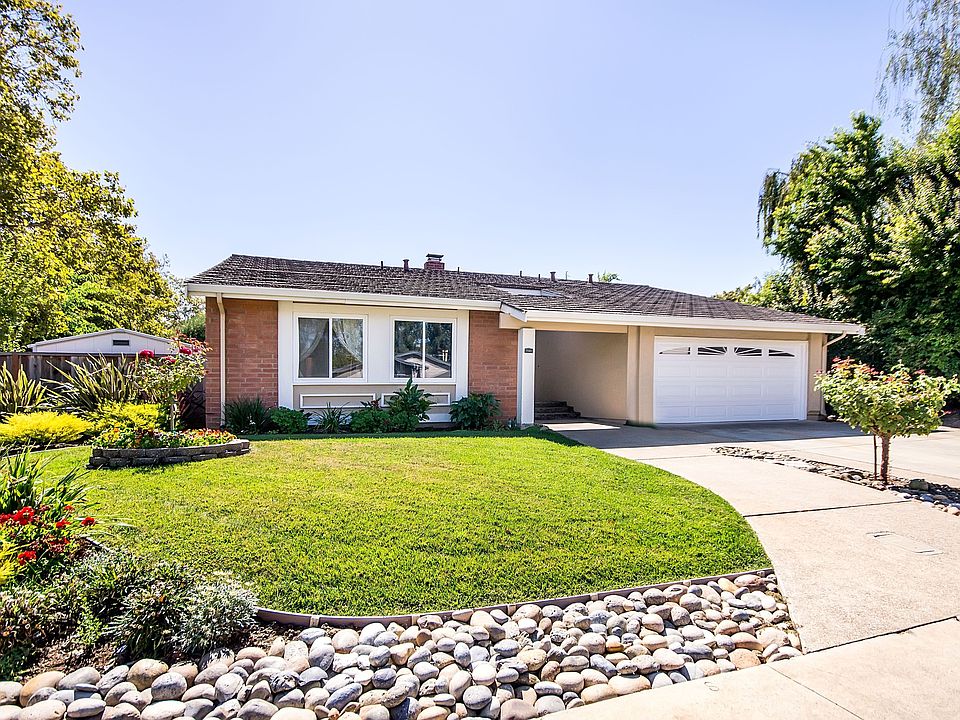 1st image of 722 Huntswood Ct