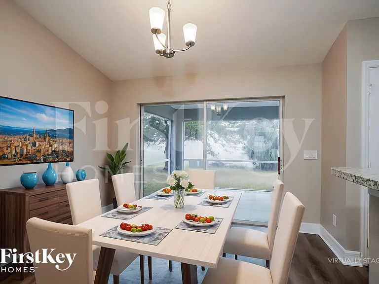 629 NE Juanita Ct — Photo 6