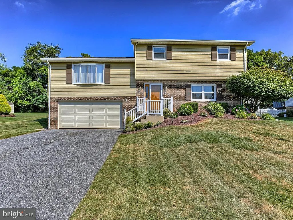 2613 Danielle Dr photo 1