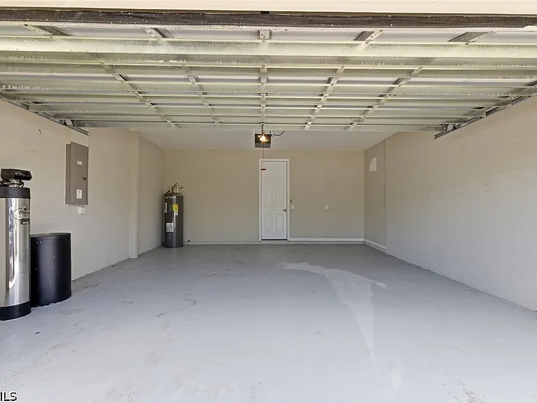 2639 Bellingham Ct — Photo 36