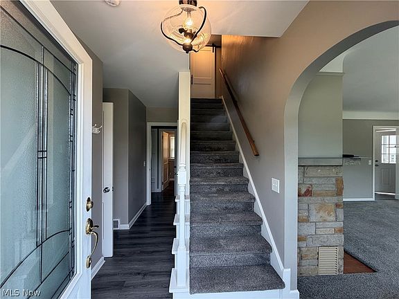 5th image of 1463 Columbia Rd