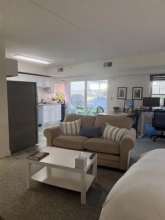 Studio, 525 sqft, $2,100 — Photo 4