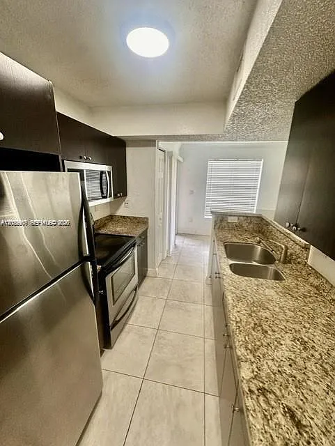 1 bed, 651 sqft, $1,800 — Photo 3