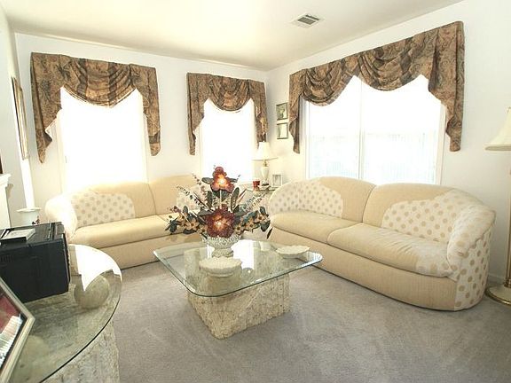5th image of 132 Cambridge Ct #B032