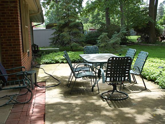 4th image of 7626 Millerwood Ln