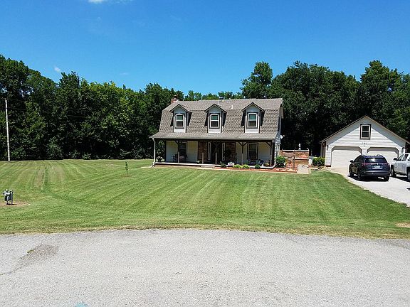 2nd image of 20605 Lynn Cir