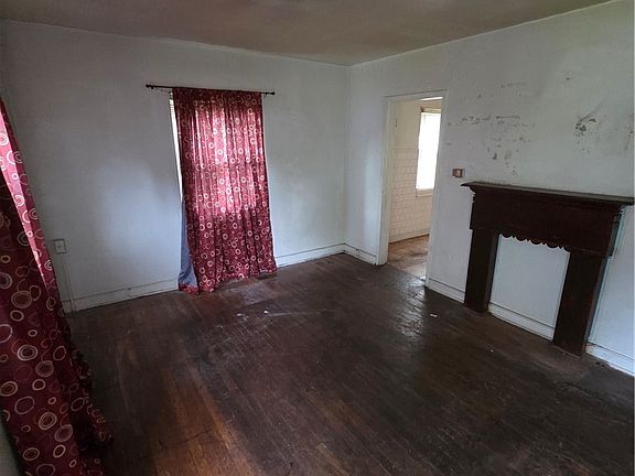 5th image of 2511 Redwood Ave