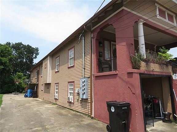 3rd image of 820 Homer St