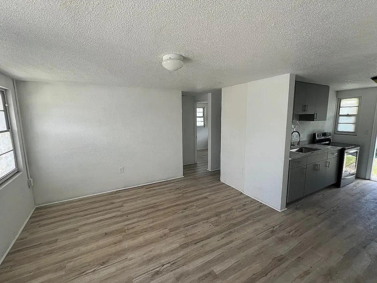 2 bed, $1,400 — Photo 3