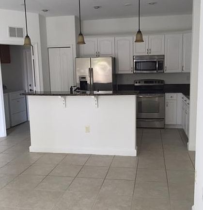3rd image of 10915 NW 87th Ln