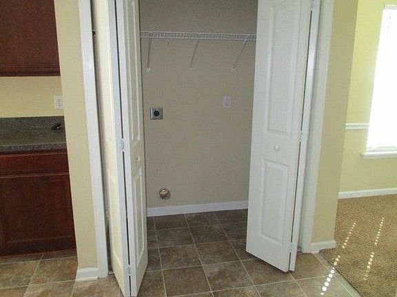 4th image of 510 Whitewater Ln