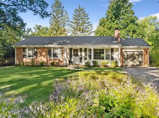 988 Valley Rd, Lake Forest, IL 60045