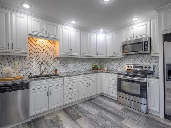 11926 W 82nd Ter, Lenexa, KS 66215