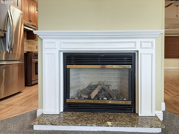 5th image of 912 Easy St
