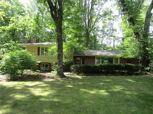 206 Lynwood Dr, Greenville, PA 16125