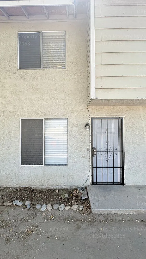 2 bed, 1.5 bath, 700 sqft, $995 — Photo 3