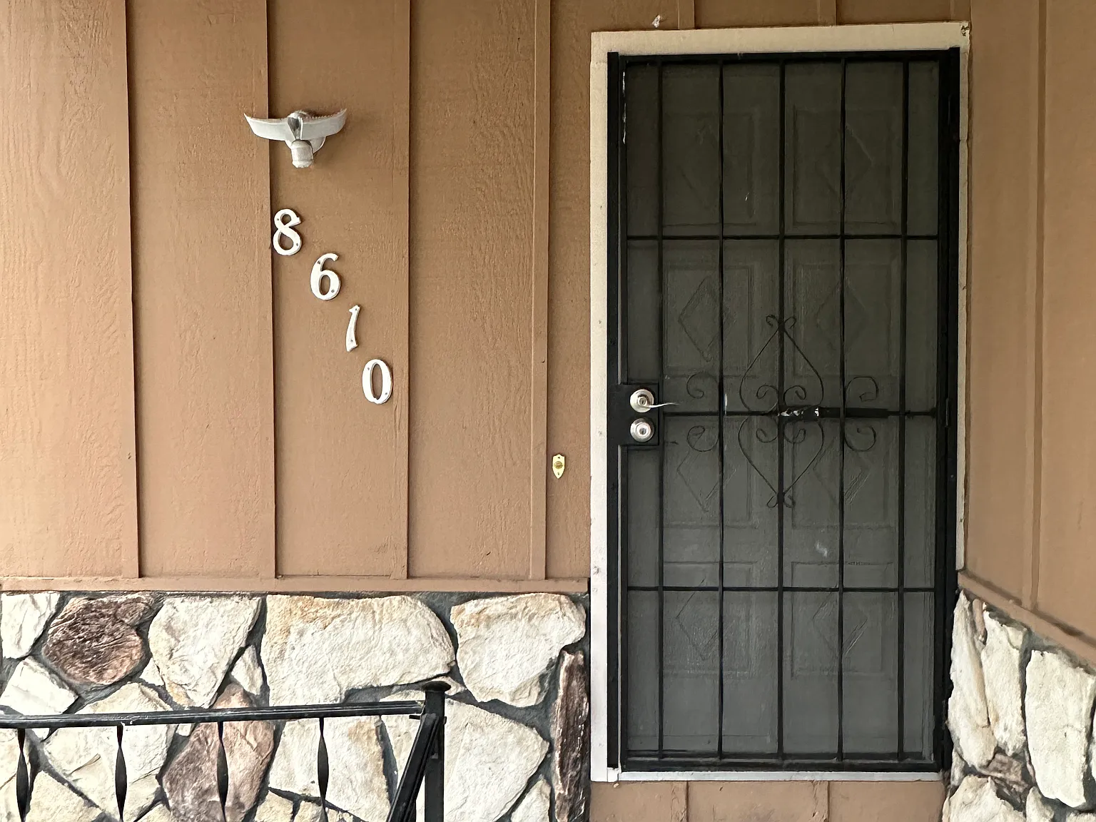 3 bed, 1.5 bath, 1281 sqft, $3,498 — Photo 3