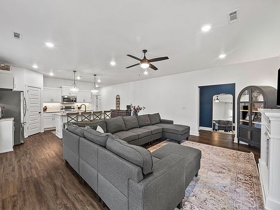 4th image of 2680 N Justin Dr