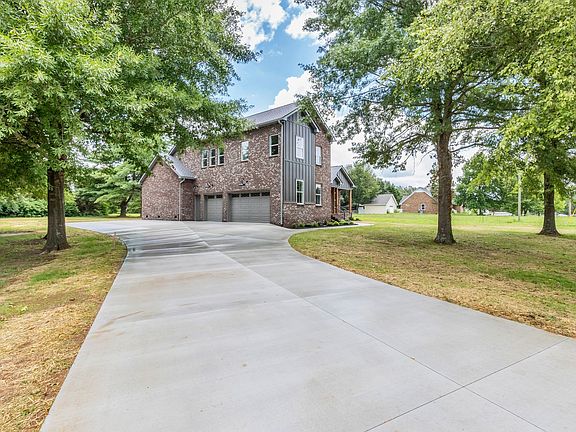 2nd image of 105 Arkow Ln