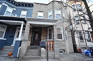 228 Maple St #2 — Photo 1