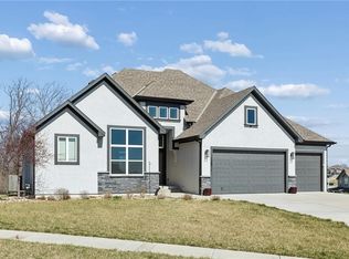 13870 NW 71st St, Parkville, MO 64152