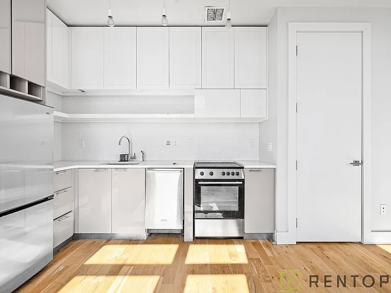 1003 Greene Ave #7I — Photo 3