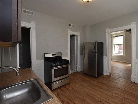 4th image of 1248 N Greenview Ave #F2