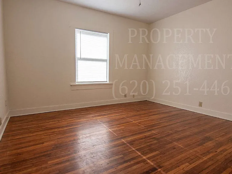 1407 W 6th St — Photo 7