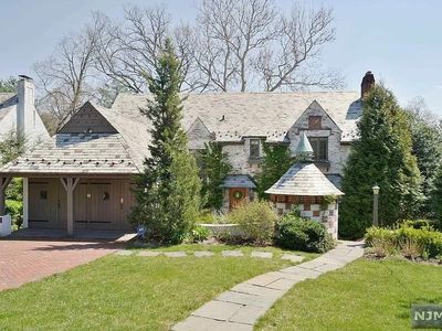 51 N Hillside Pl, Ridgewood, NJ, 07450