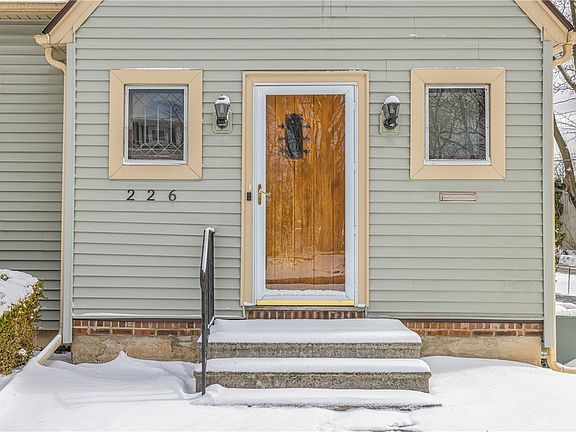 3rd image of 226 Meadow Dr