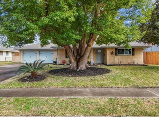 913 Peggy St, Deer Park, TX 77536