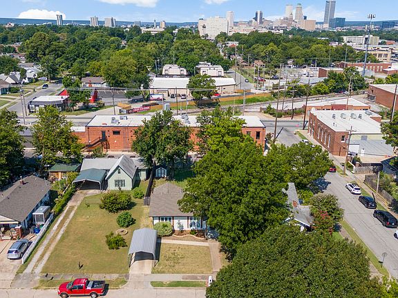 3rd image of 1208 S Lewis Pl