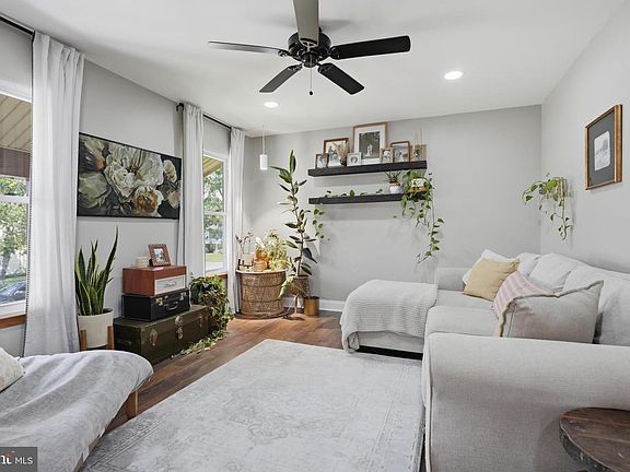 5th image of 405 Jennifer Ln