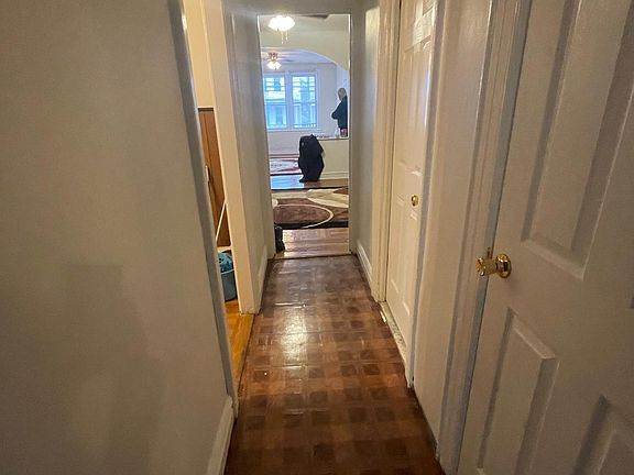 4th image of 95 E 236th St #1A