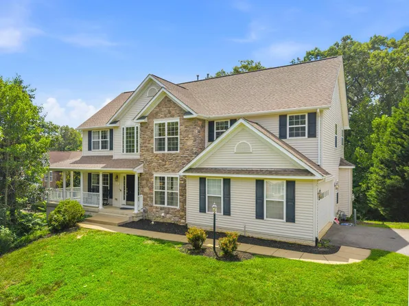 6 Towering Oaks Dr, Fredericksburg, VA 22405