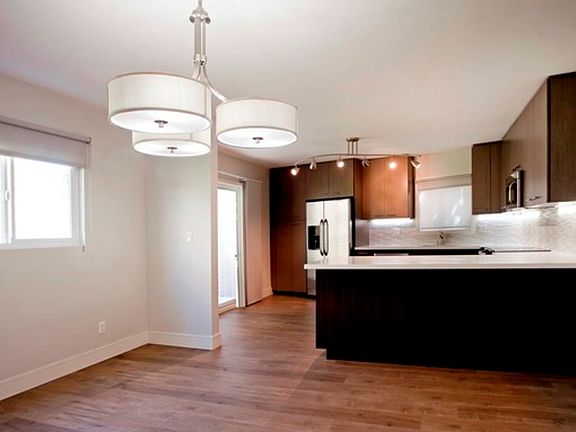 3rd image of 140 Bronwood Ave