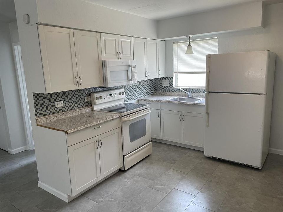 1st image of 2328 Dora St