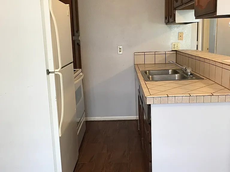 1431 Hillside Dr — Photo 4
