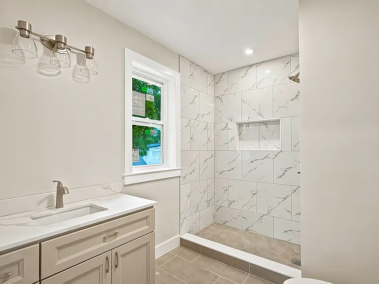 4 Mayhew St #B — Photo 6