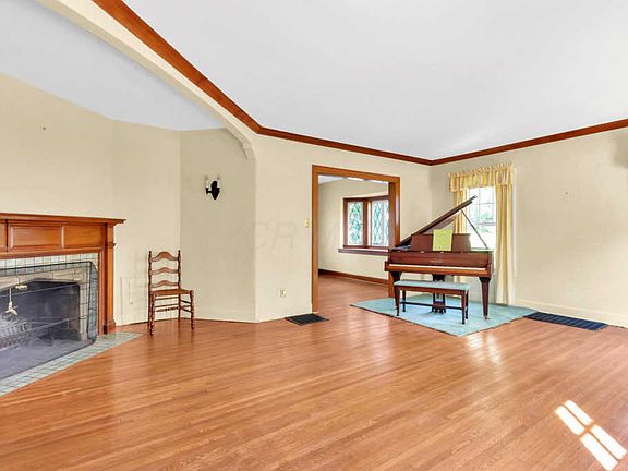 5th image of 85 Oak Hill Ave