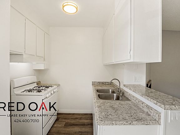 3rd image of 8430 Cedros Ave APT 221