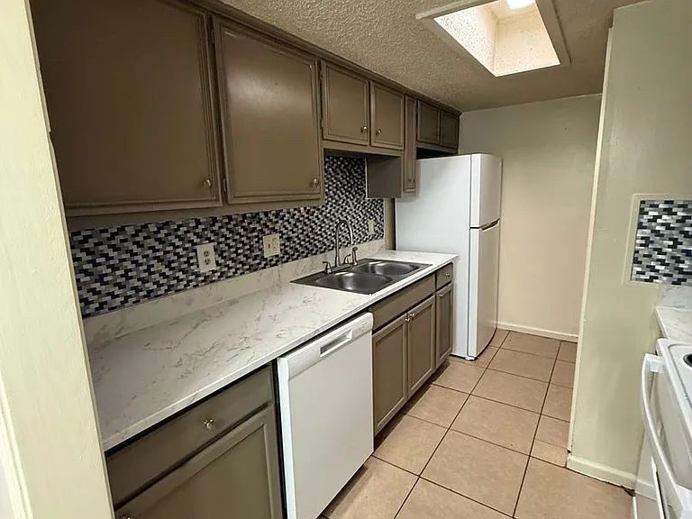 8216B Governor Dr — Photo 10