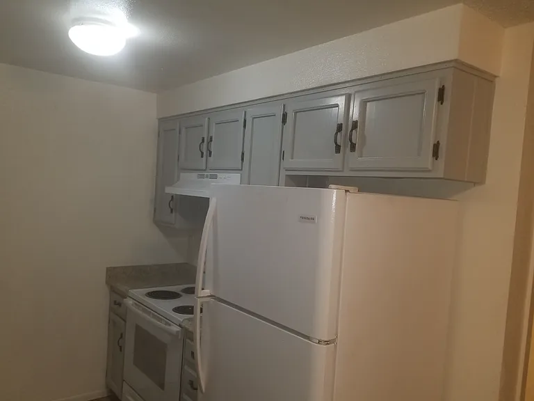 110-116 SE Cleveland Ave — Photo 10