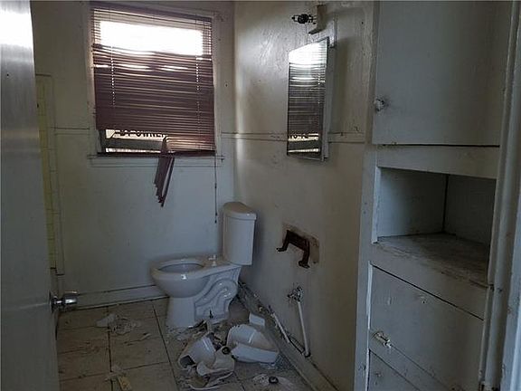 4th image of 2400 Clouet St