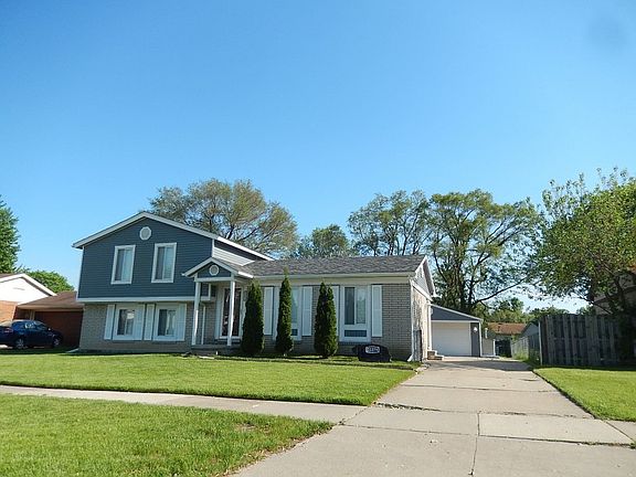 3rd image of 22279 Armstrong Ave